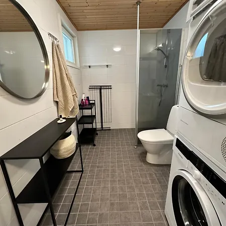 Modern Home, Free Wifi And Peaceful Location 탐페레